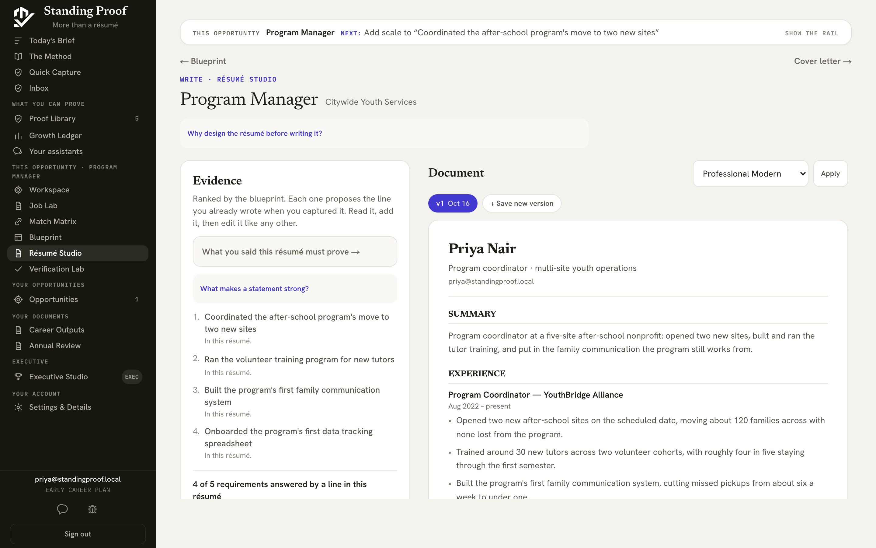 Résumé Studio, with the evidence and statements on one side and the compiled document on the other.